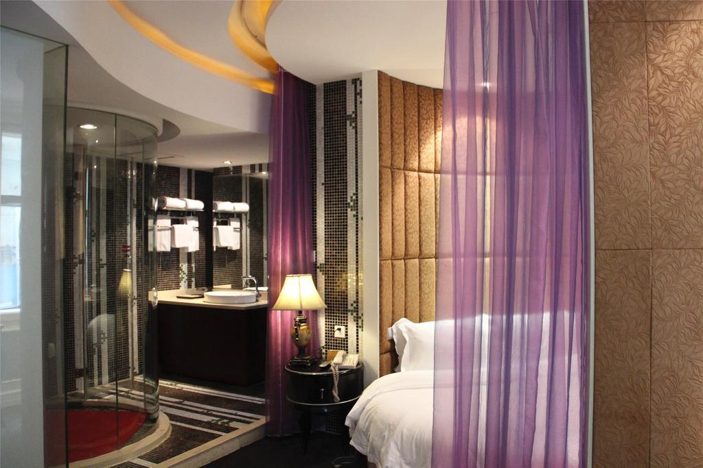 Manhattan Jinling Hotel Şanghay Dış mekan fotoğraf